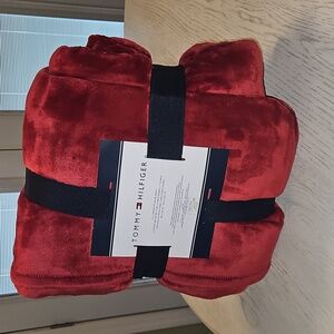NWT Tommy Hilfiger Scarlet Plush Full/Queen Blanket SUPER SOFT
